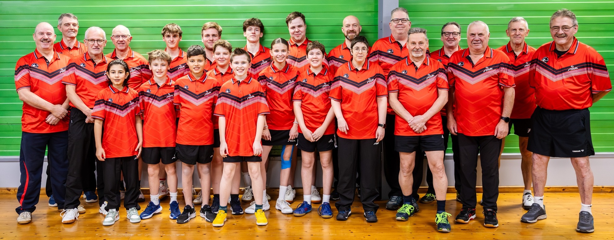 Leden van KTTC Meteor Bree samen in de sportzaal