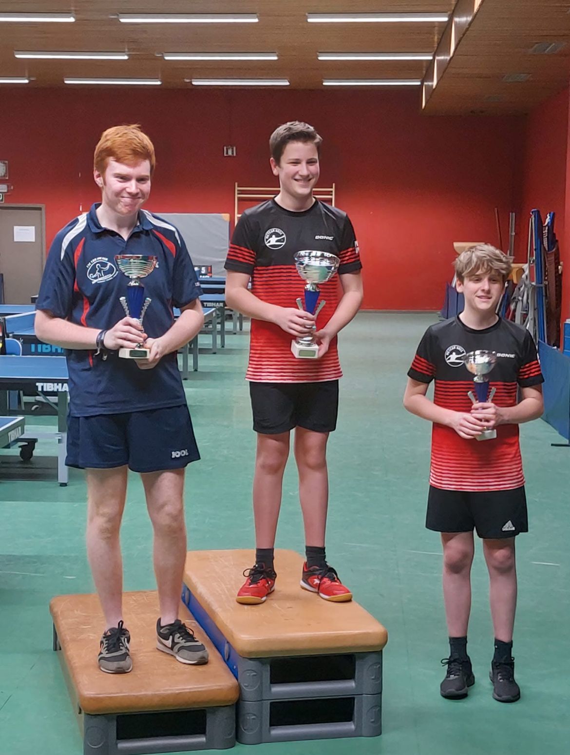 Spelers met bekers bij KTTC Meteor Bree