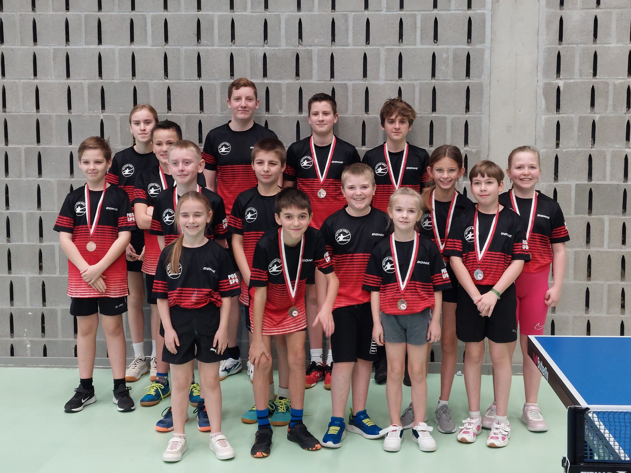 Jeugdspelers met hun medailles